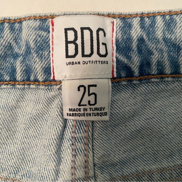 BDG Denim Distressed High Rise Raw Hem Jeans Sz 25 - Picture 10 of 11